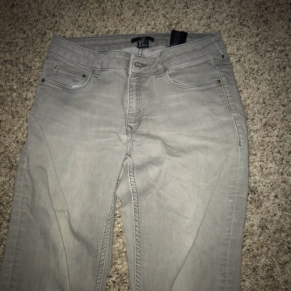 Light grey skinny jeans